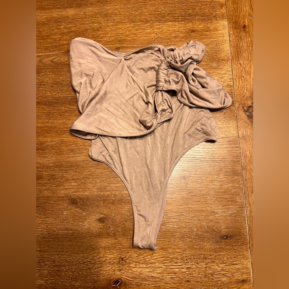 L’Academie Delphine Thong Bodysuit - Picture 4 of 6